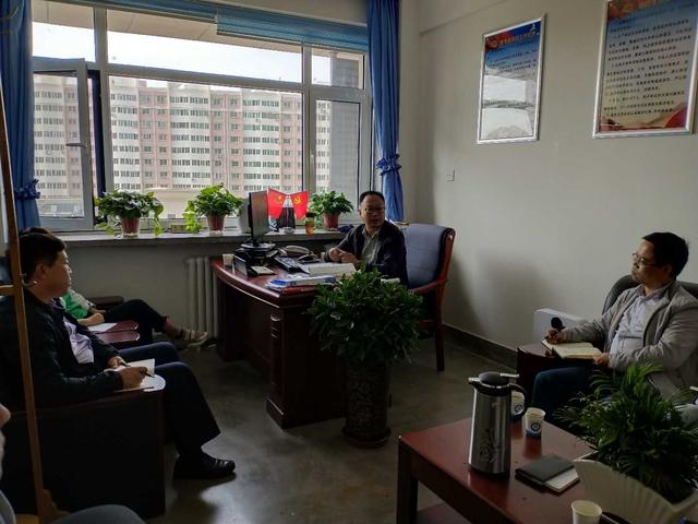 为落实好属地管理责任，加强对安宁区属地网站和两微一端公众账号的政策指导和内容管理，切实维护互联网信息传播秩序，营造清朗网络空间，区委网信办联系三大运营商，邀请安宁公安分局、区工信局相关负责同志召开座谈会议。 