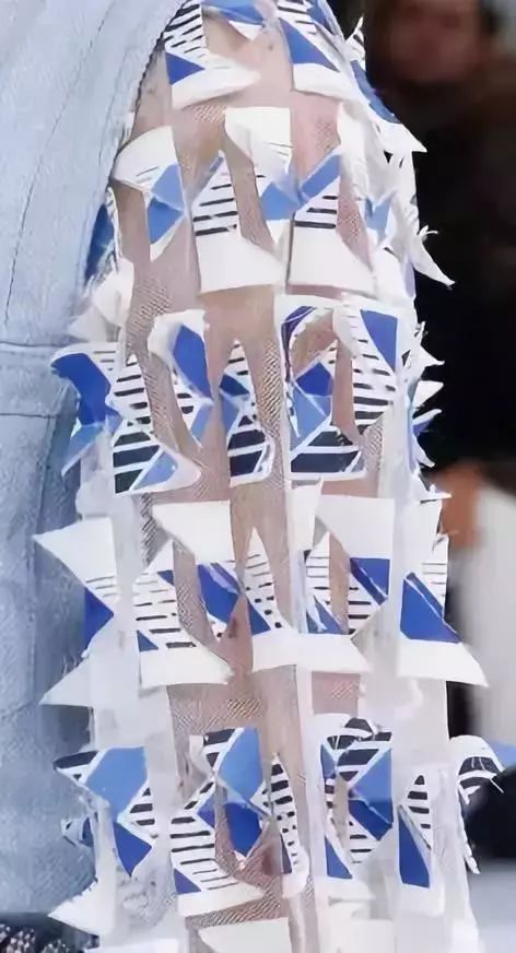 创意服装设计集 针织剪裁 面料改造 建筑造型 解构结构 立体几何 重组