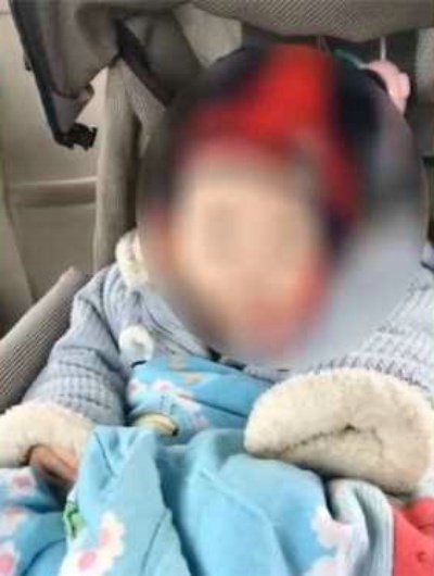                     9个月大男婴被遗弃在医院，只为给宝宝一条活路...