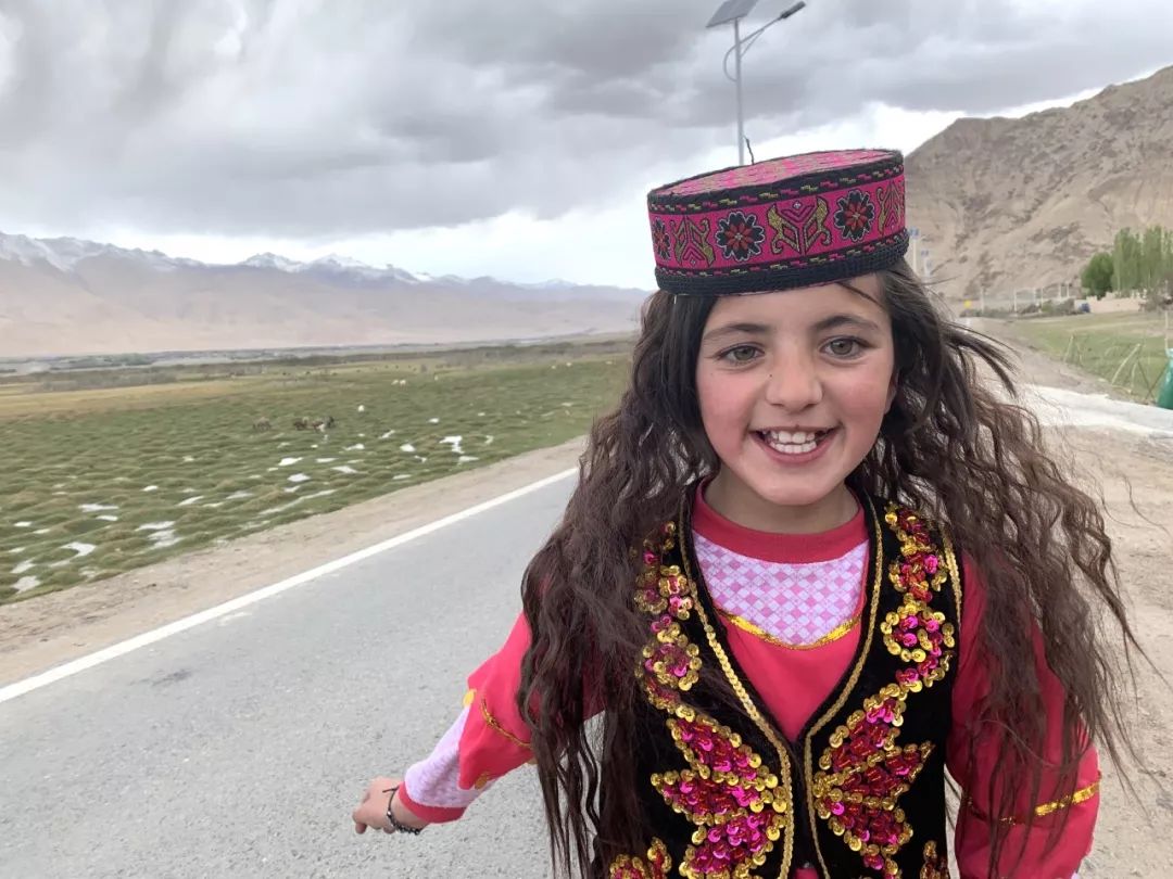 南疆,塔吉克族的小姑娘