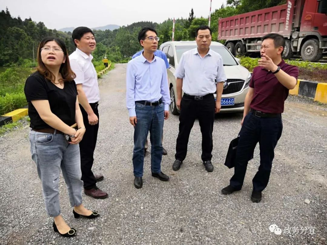 5月20日下午,县委副书记,县长胡军深入高岚乡实地督导非煤矿山综合