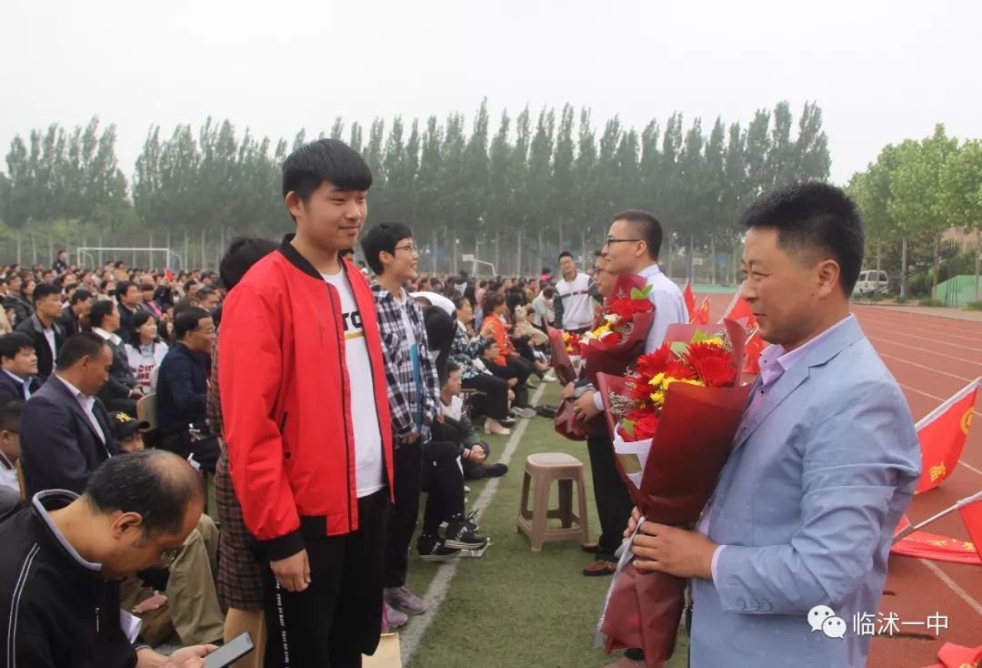 无奋斗,不青春,奋斗的青春最美丽 临沭一中隆重举行高2019届高三毕业