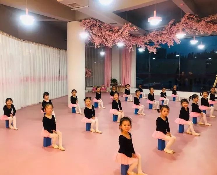 金牌舞蹈启蒙——小太阳舞蹈学校