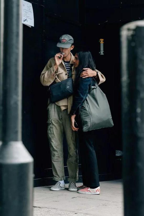 遇到穿这种裤子的男生,女生都有想约会的冲动 日博国际老虎机