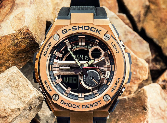 卡西欧G - SHOCK G - STEEL系列腕表，材质混搭金属感之上