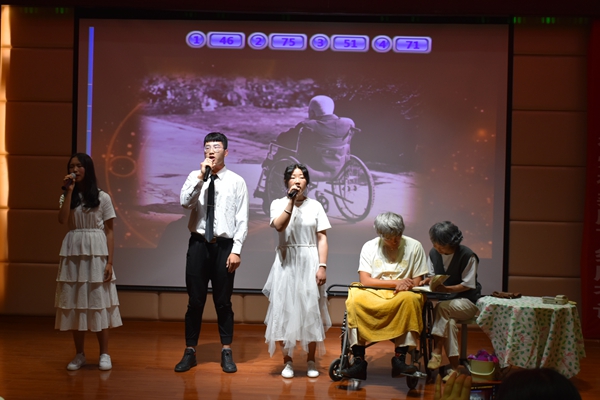 九寨沟中学开展“古诗竞答 新诗诵唱”活动 日本色情片