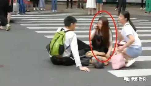 广州女司机闯红灯冲撞人群致13伤,鞋子和路人却走红网络