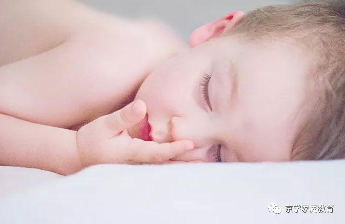                     只做这3步，竟让孩子每晚主动早睡觉！值得效仿
