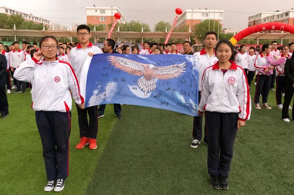 「通辽五中」举行"情系母校,放飞梦想"2019届高三毕业典礼