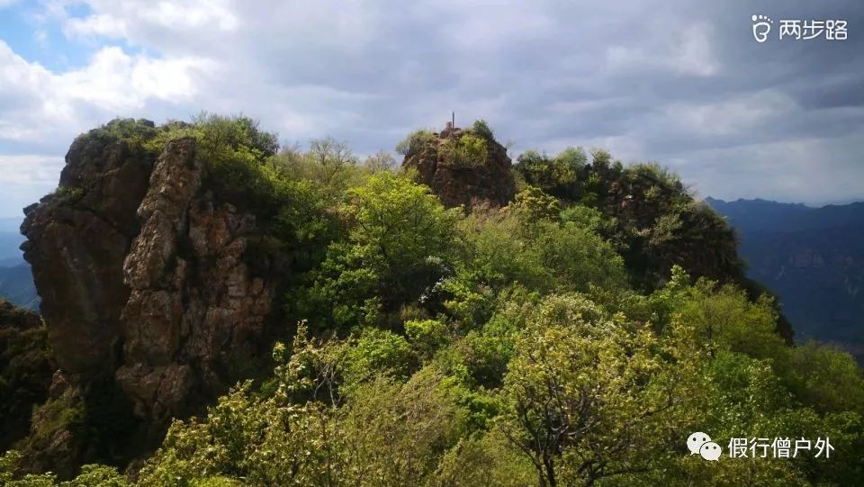 山花烂漫游鸭山风光无限南猴顶