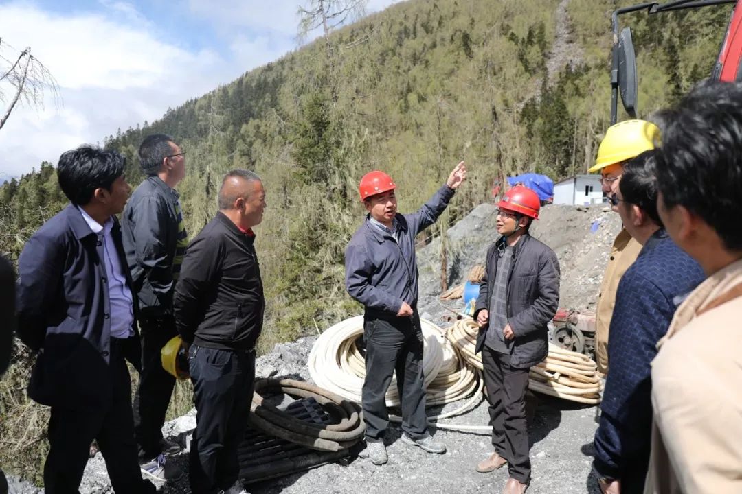 5月20日,县委副书记,县长朱锐深入李家沟,业隆沟矿山督导安全生产