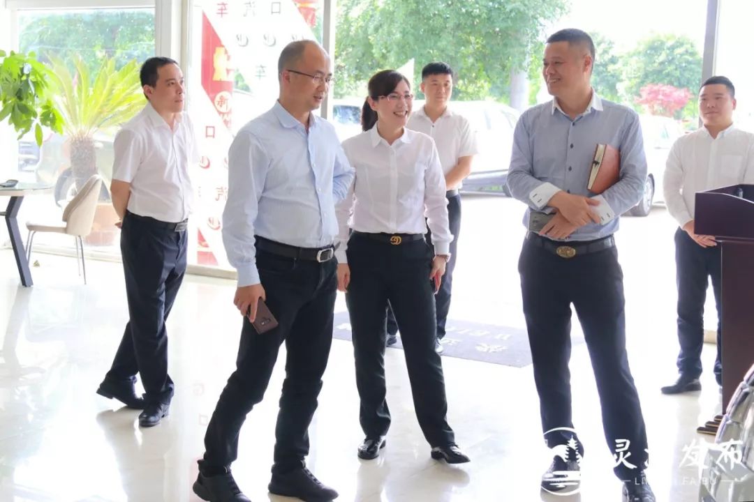5月21日下午,灵溪镇委副书记,镇长郑贤跑赴大昌汽车,中国人参鹿茸