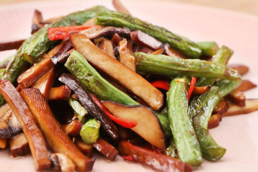 长豆角怎么晒干炖肉才好吃 53447e680f3f426b804783e73a392df5.jpeg