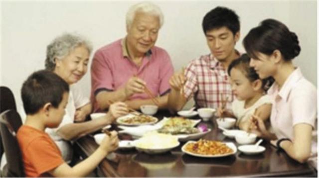                     11岁男孩反复腹痛入院检查，父亲测了测，结果得了同一种病