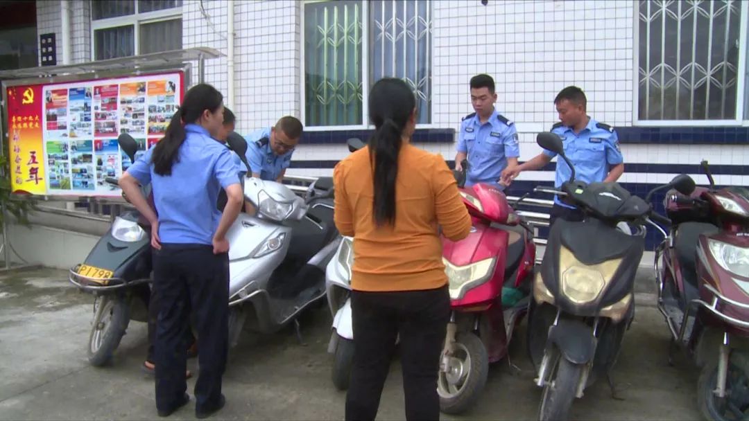 汉源县公安局大树派出所举办退赃大会