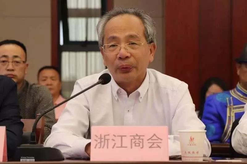 (塞为斯董事长李志有先生(甘肃古浪县人民政府副县长裴启同志(右一