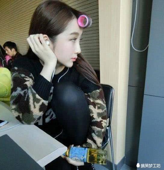 内涵段子:不就用擀面杖捣了蒜嘛,表姐至于上蹿下跳吗
