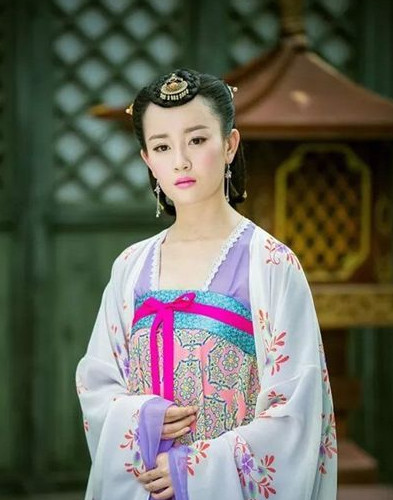 张檬脸完全垮了,拍新戏却成群演级别鞋子更抢镜,网友:可惜了! 亚洲色婷婷婷婷五月
