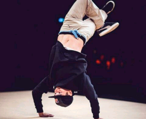 这就是街舞2》金小根资料介绍,地板舞出神入化被称世界腰王!