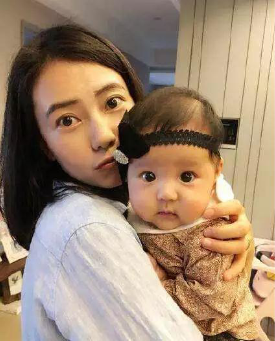                     40岁高圆圆产女！高颜值妈妈，生出来的孩子可能长这样！
