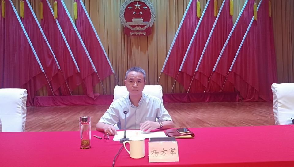 这边的一个区委"头头"—— 咱们嘉陵这边的区委常委,常务副区长杨方军