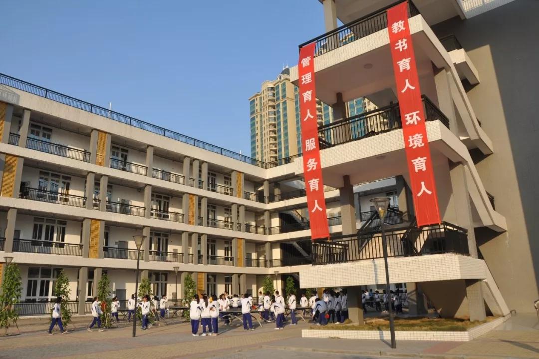 广州市白云中学教育集团总校欢迎您!