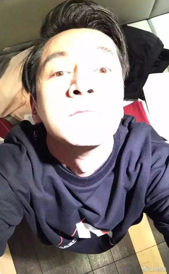 胡歌这自拍真是太可怕了，收手吧，还我男神！