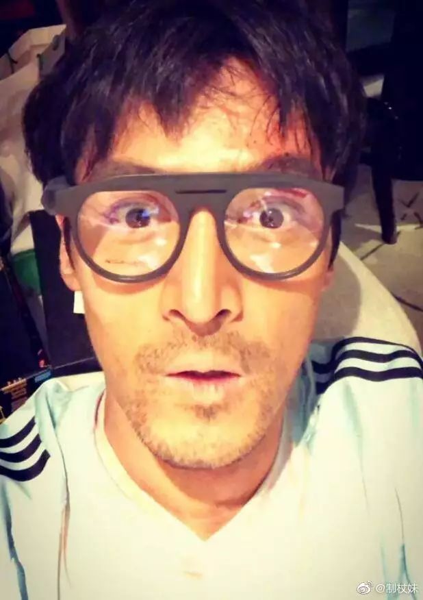 胡歌这自拍真是太可怕了，收手吧，还我男神！