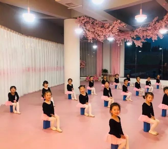 金牌舞蹈启蒙——小太阳舞蹈学校