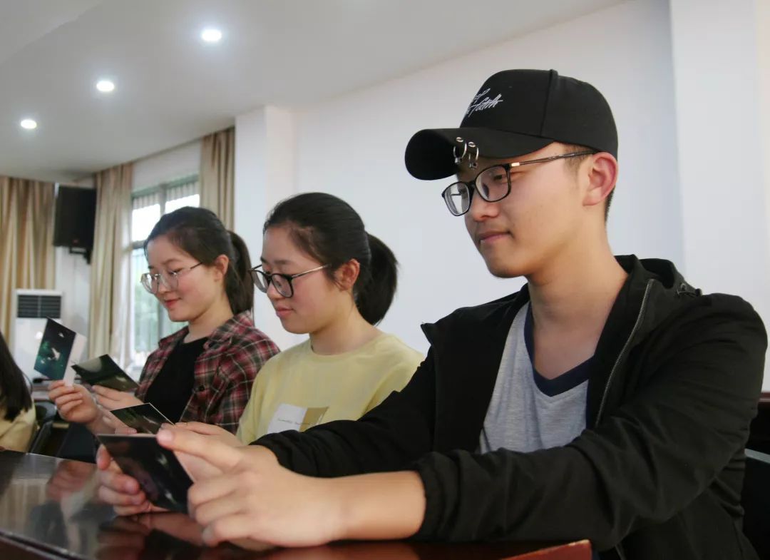 大学生心理健康协会一周年生日会举办