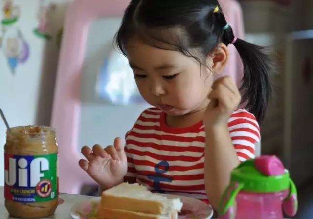                    儿科医生点名3种零食娃少吃，娃爱积食、难长个，家长别不当回事