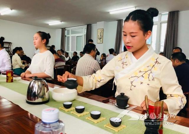 建始职校敞开校门邀请社会各界零距离了解职业教育