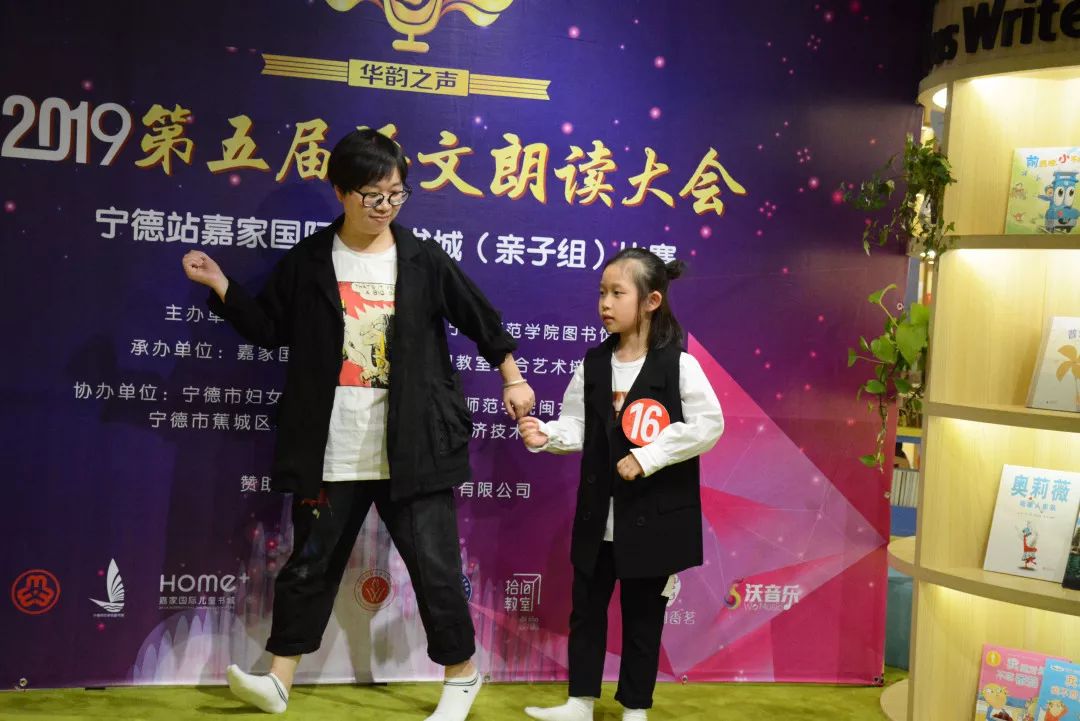 鑫泽与妈妈《长歌行》陈言煜与妈妈《母亲的爱》陈紫兰与爸爸《井底下