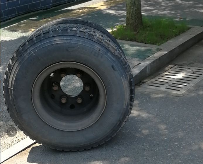 怎么翻大车轮胎 00110cb986954078b8ff0ff375f77364.jpeg