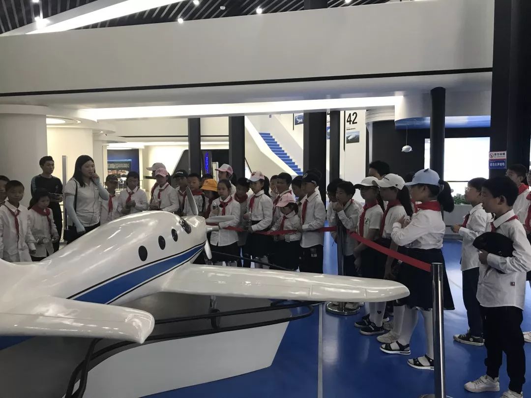 荆门中辰研学旅行丨飞天逐梦航空报国德艺学校四年级开展航空研学之旅