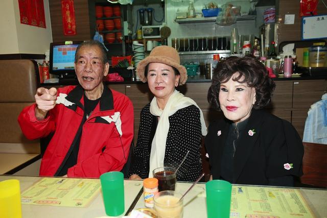 原创新马师曾74岁遗孀洪金梅入院仅两子女到场,一家人为争产亲情淡薄 五月爱婷婷六月丁香色