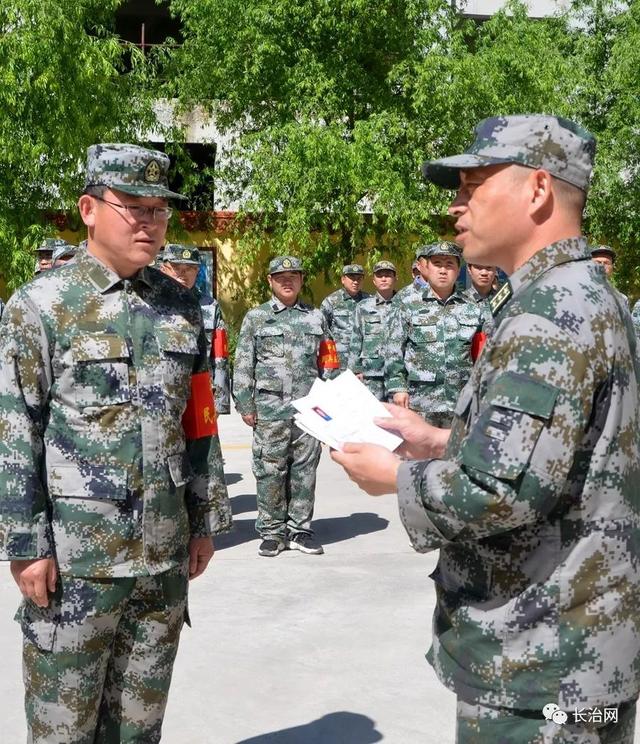 5月22日,平顺县在县人武部举行民兵应急连点验大会,来自8个县直单位