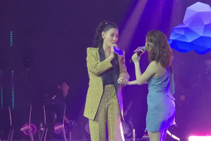 张柏芝39岁生日会如开个人演唱会,现场和歌迷同唱经典