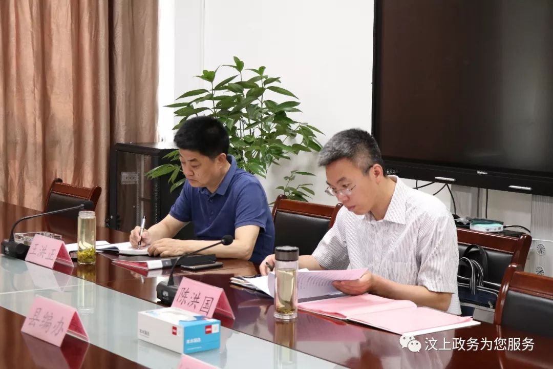 王洪正,侯典峰,周丽莎_大山谷图库