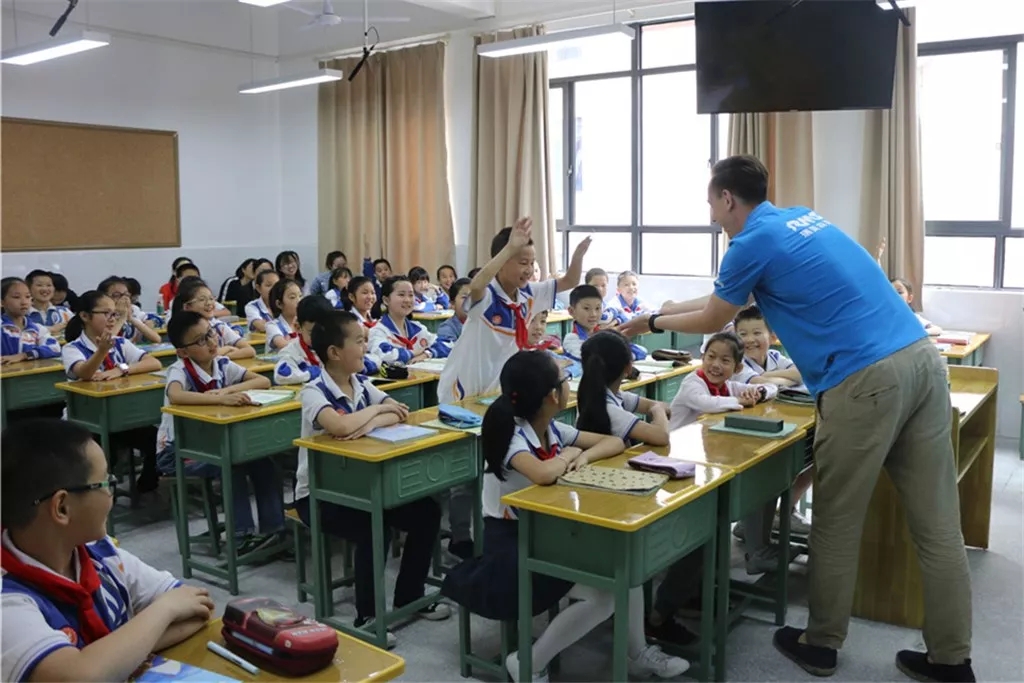 教学教研深度融合，瑞美森英语“双师”课堂走进通江县实验小学！
                
                