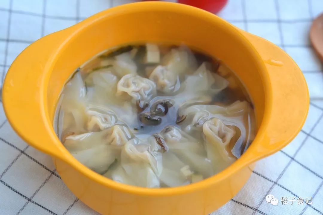 怎么包小馄饨给宝宝吃 2750209e97224b5ba2aae9aa6cd1a387.jpeg