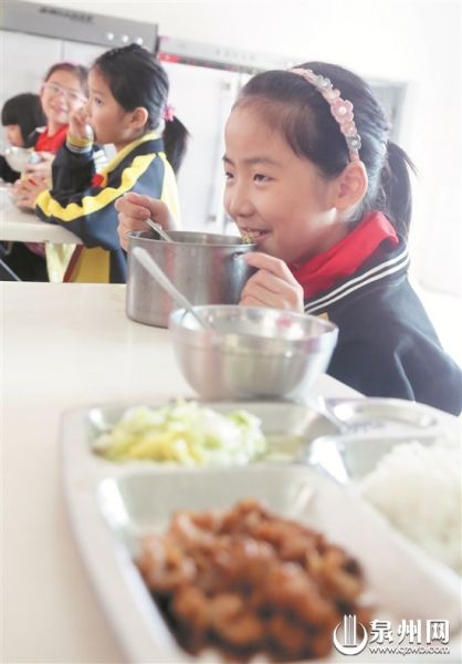 泉州农村义务教育学生营养餐不断改善 让孩子“吃饱”更“吃好”
                
                