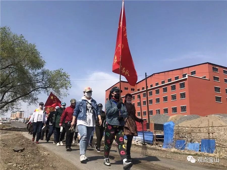 宝山区宏如社区青年志愿者开展保护母亲河行动 澳门凯旋门娱乐平台