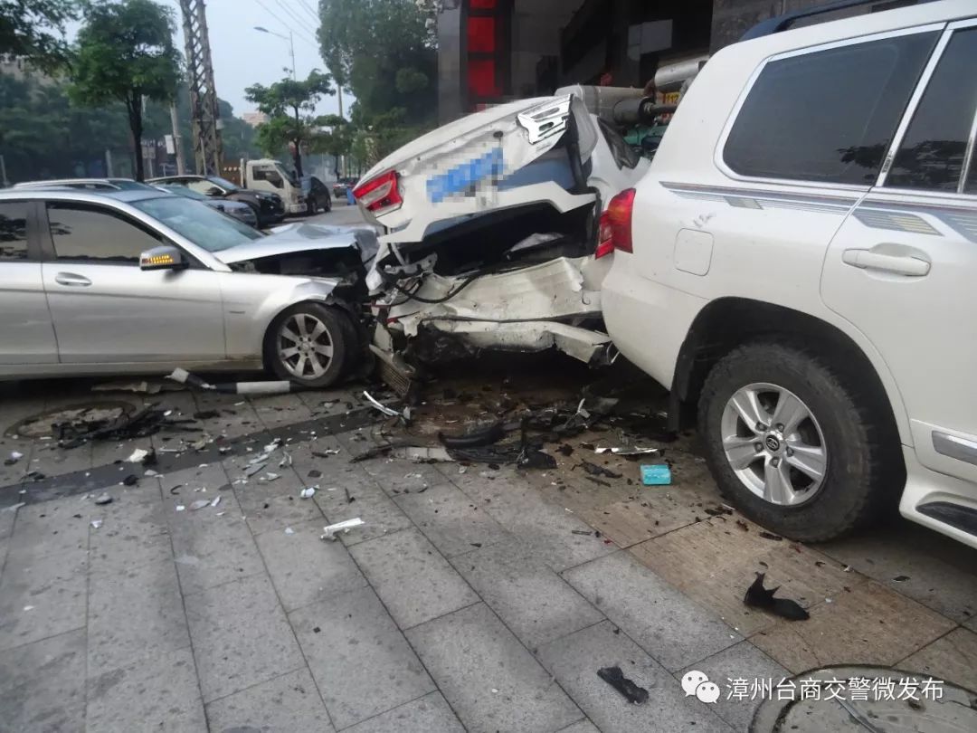 漳州28岁男子醉驾连撞三车,自己经抢救无效死亡!_角美镇