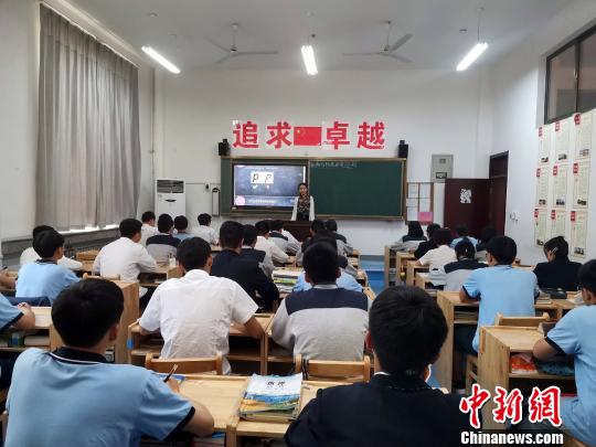 山东一学校推广“衡水体” 应对考试同时不束缚个性
                
                 