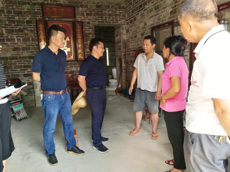 兴业县委副书记,县长杨开源到葵阳镇开展脱贫攻坚调研