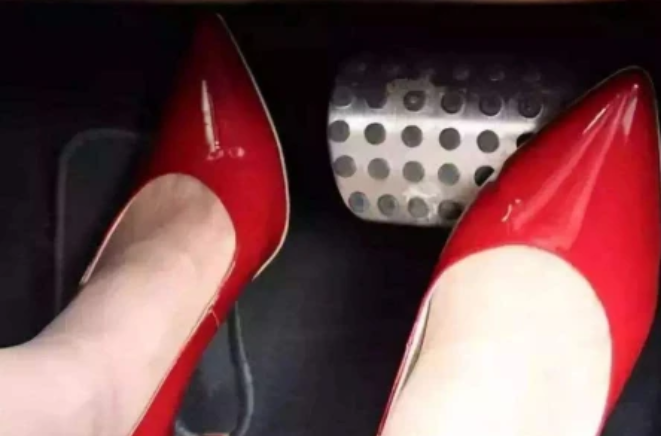 女踩刹车——短剧中的力量与智慧，女踩刹车，短剧中的力量与智慧