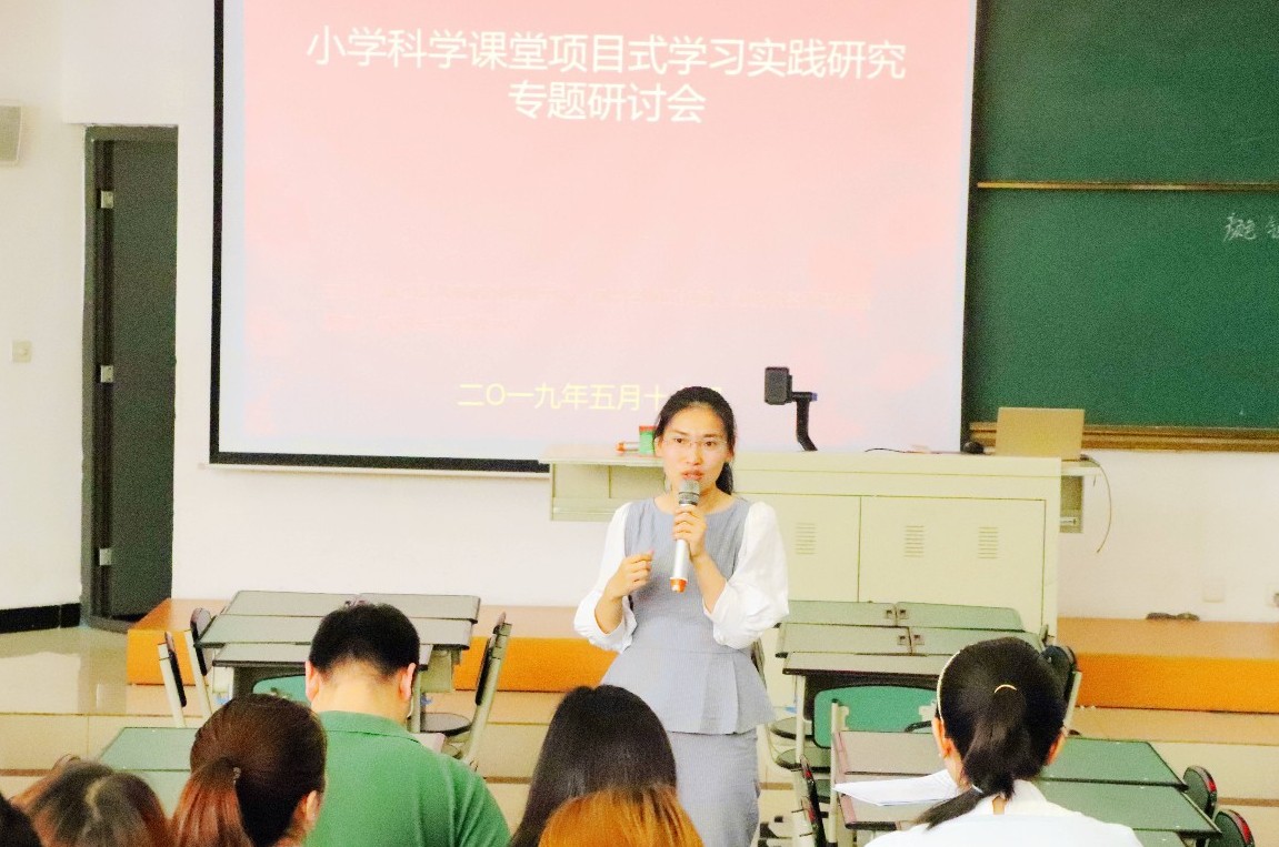 成都市科学学科带头人刘晓敏老师为老师们带来了《基于stem理念下的