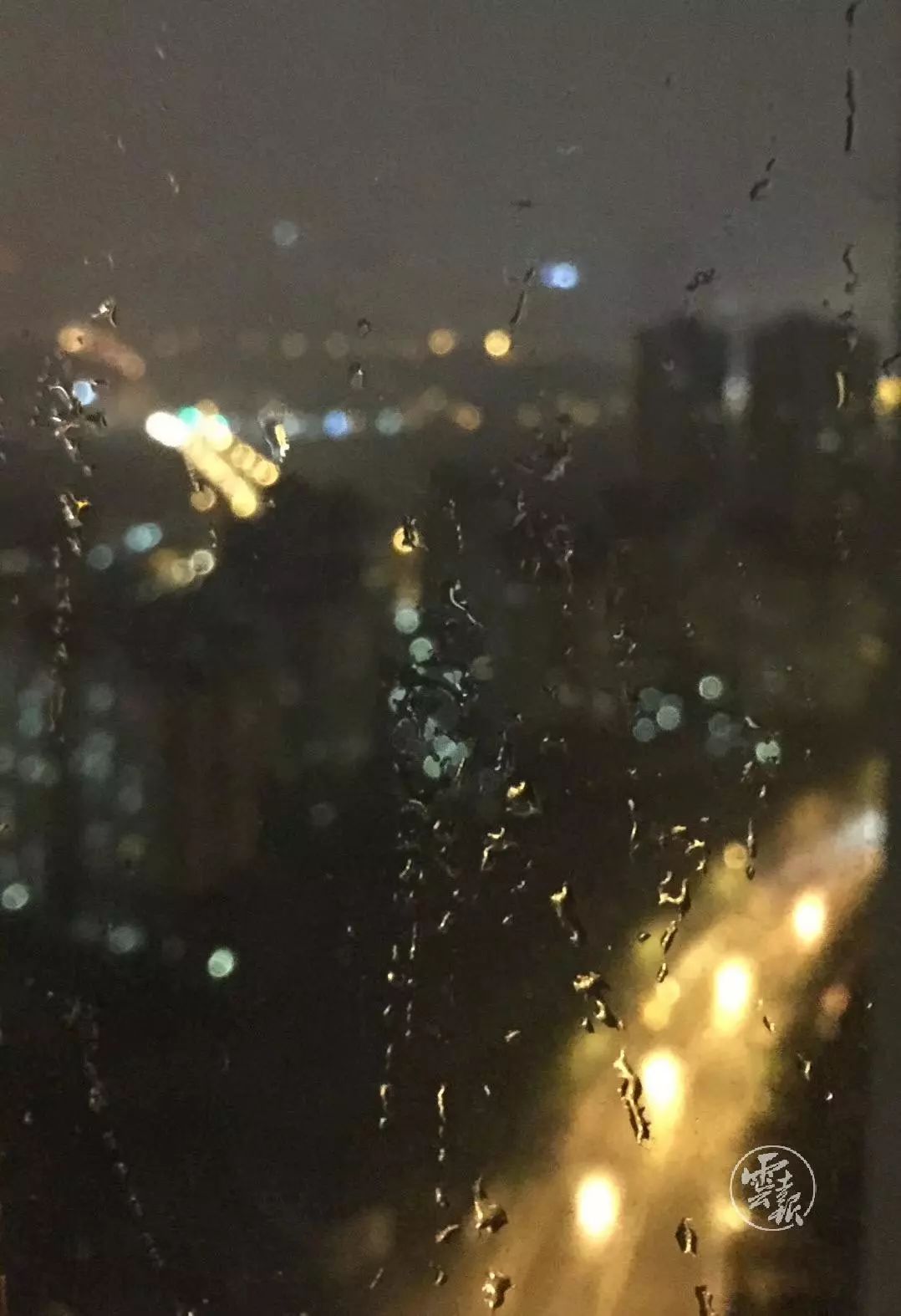 小时 话题#昆明终于下雨了 冲上微博热搜榜 放飞自我 昆明这场及时雨