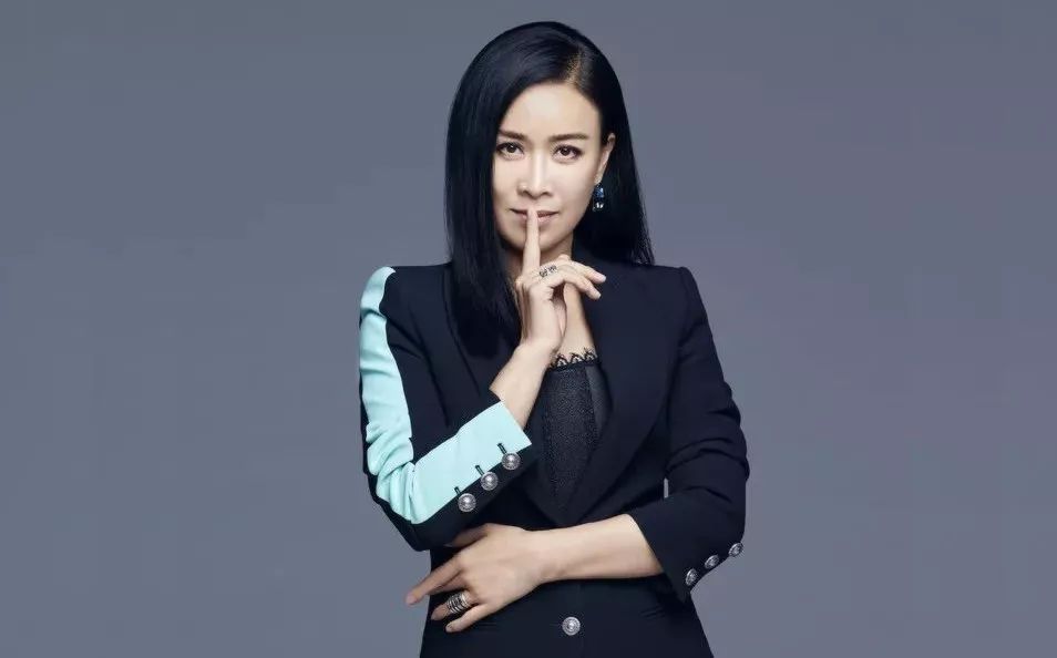 那英胸上一个桃心猜成语_那英性感图片